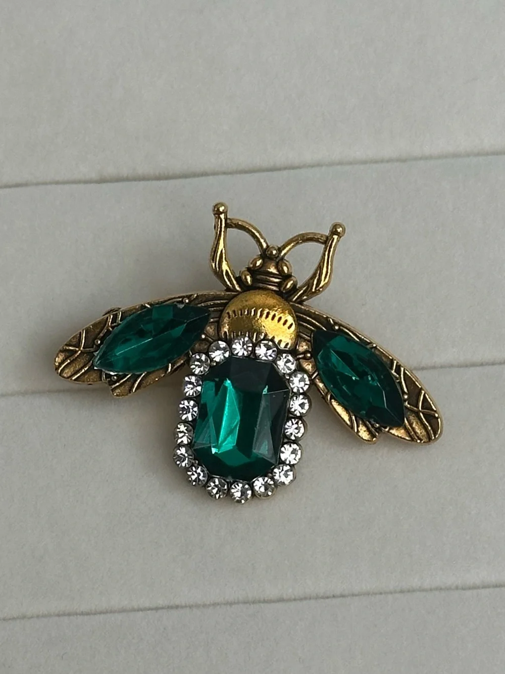 Elegant Vintage Emerald Bee Gold and Green Brooch Pin